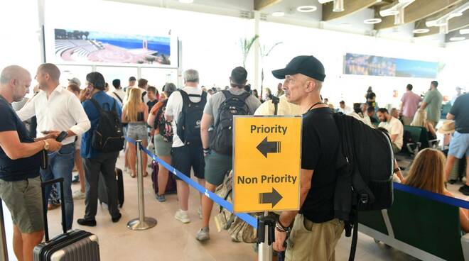 Aeroporto Lamezia gate partenze