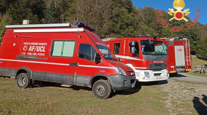 Ragazza in Sila vigili del fuoco